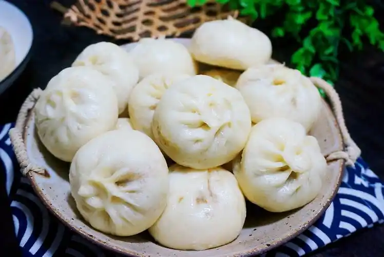 猪肉韭菜馅包子