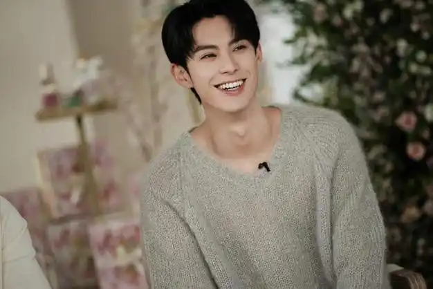 满屏荷尔蒙的喉结杀!盘点8位拥有「性感喉结」的男艺人