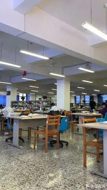 龙岩学院-龙工图书馆图片