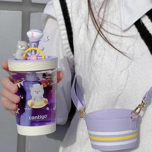 我们对水的需求就更大了,像我们在校的小仙女们,都会带着水杯去上课的