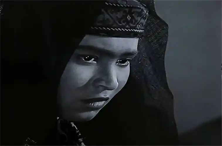 冰山上的来客古兰丹姆现状遵母命未从影47岁从粮店病退