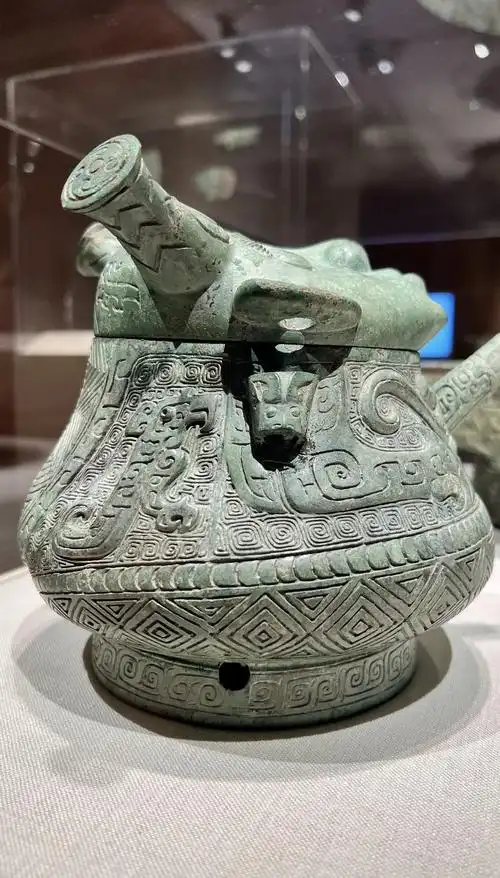 青铜人面盉介绍