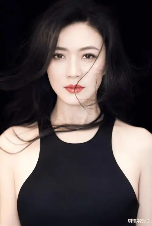 她在最红时意外怀孕,丈夫至今成谜,12岁女儿长相浮现生父基因