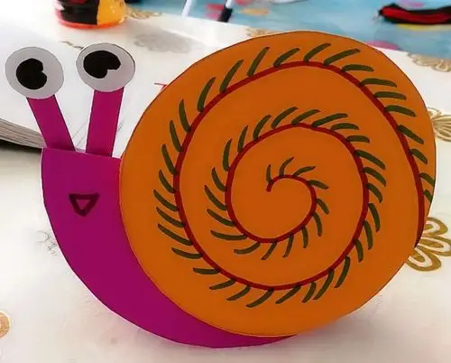 今天小敏老师给大家带来的手工制作是《摇摆的小蜗牛》,让我们一起来