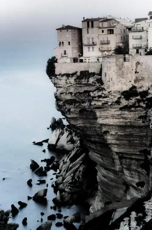 全球十大恐怖悬崖 生死一线间