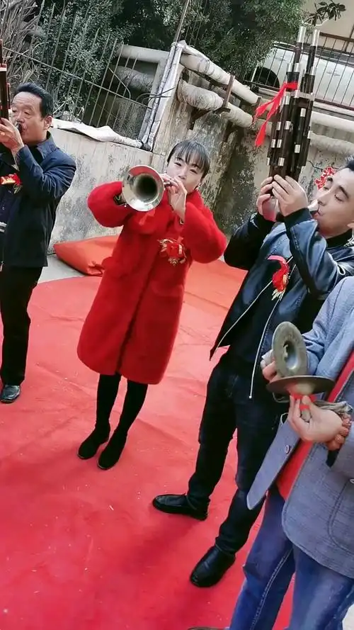 唢呐高手在民间,农村人结婚真热闹