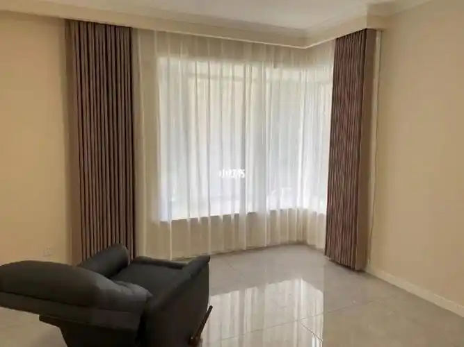 卧室l型窗户,怎么做窗帘比较给力!