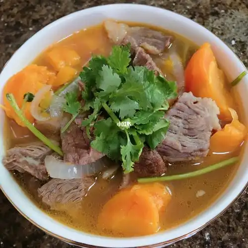 胡萝卜西红柿牛腩汤