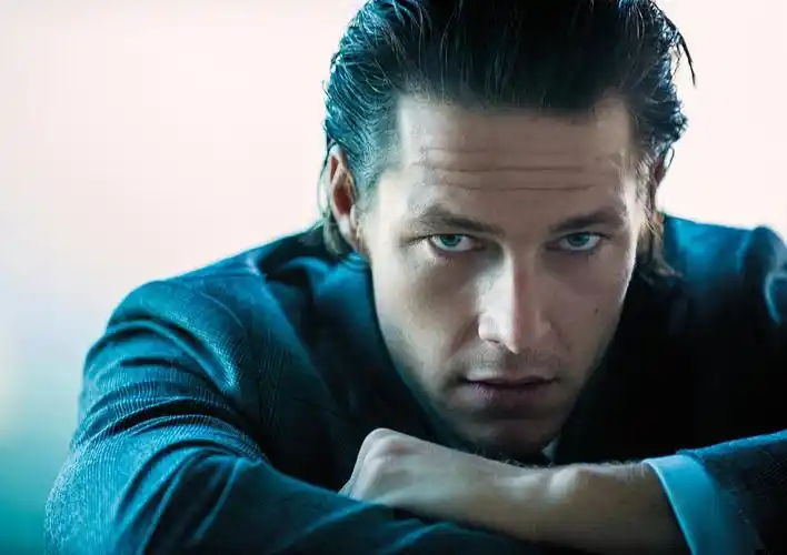卢克·布雷西 luke bracey的图片