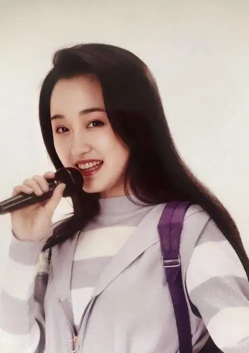 回顾歌手杨钰莹:事业巅峰为爱隐退,被前夫坑惨,50岁依旧单身