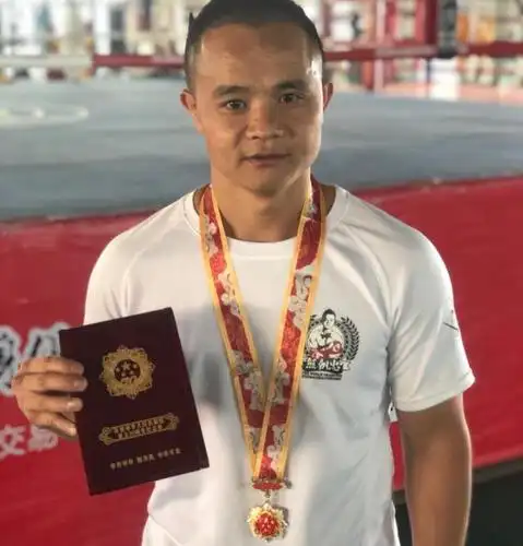 熊朝忠准备退役战,刚获得国务院,中央军委授予的70周年纪念章