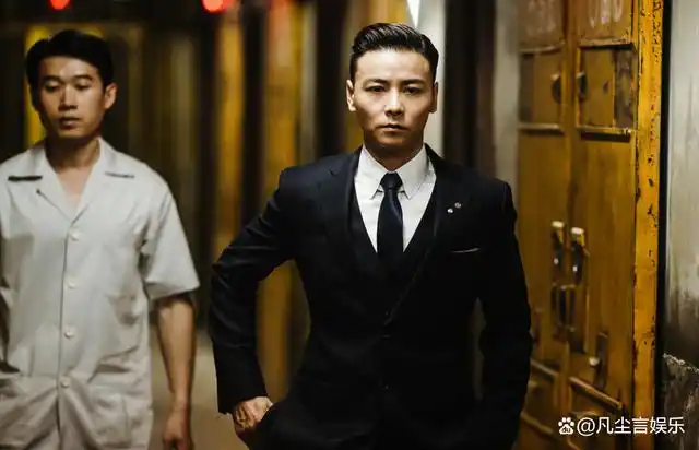 不是穿个西装就能演"西装暴徒",张晋才是真正的"西装暴徒".