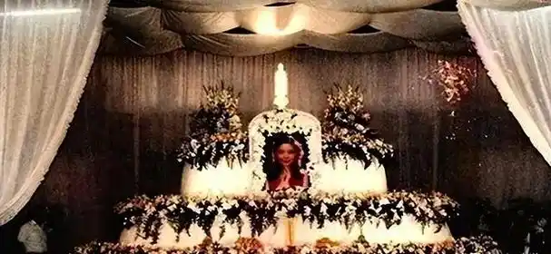 回顾警车开道30万人送行水晶棺顶5位明星葬礼真顶级