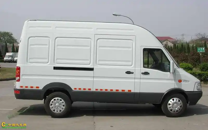 依维柯牌nj5044xxydb型厢式运输车图片