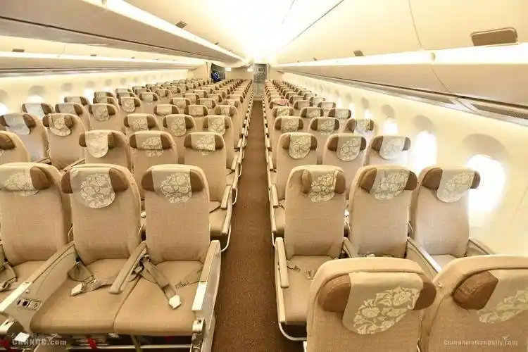 全球首发最高配置 记者探访东航a350客舱系统