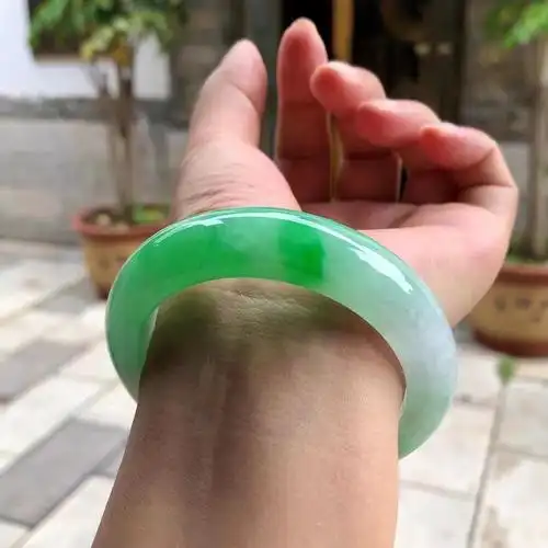 巴山翠手镯 冰糯种飘绿翠玉手镯子 缅甸玉翡翠平安镯正圈手镯