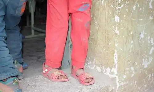 广西苏宁携手南宁晚报远赴山区,助学送暖