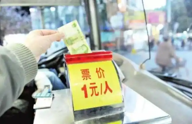 大家在公交车投币箱投过什么揭开里面的真面目网友都害羞了