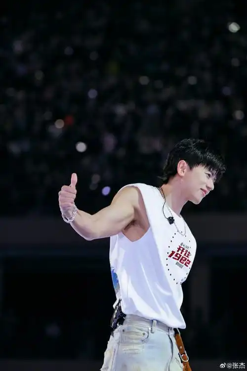 张杰回应自己年龄##张杰开了94场演唱会了