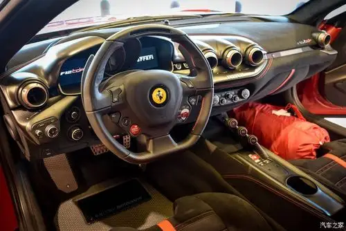法拉利f12tdf,颜色帅极!