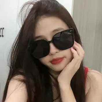 90墨镜自拍姿势大全|墨镜美的我睡不着觉05