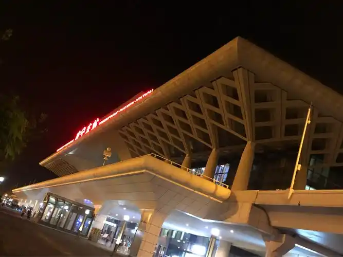 去南宁东站——高铁站接人,顺道把南宁走马观花地从西穿到东享了一遍