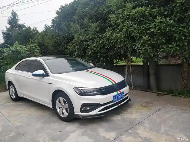 提车作业奢侈宽体轿跑凌渡