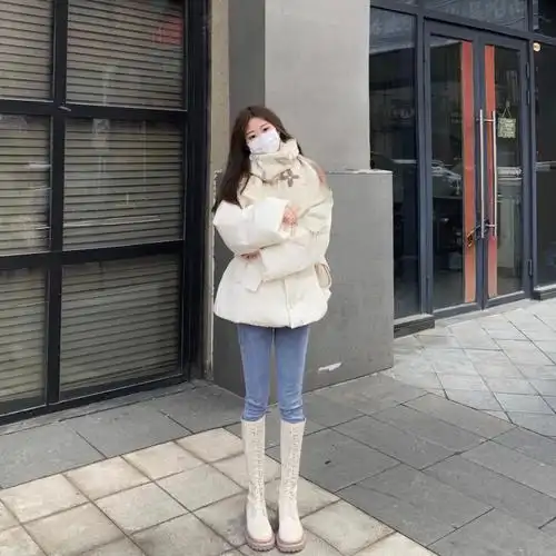 今天真的温柔且温暖～白色系耐看极了羽绒服hin暖和而且面料是肌理的