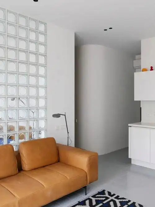 玻璃砖墙十分百搭,无论是复古风,还是现代风,都能够完美搭配.2.