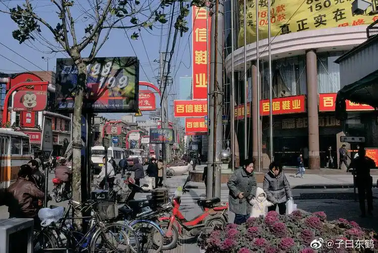 harry gruyaert镜头下,1999年的上海.转眼已过了20年了