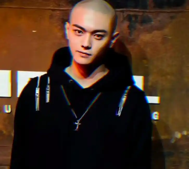 光头才是检验帅哥的标准!有人像卤蛋难以直视,有人没头发更帅气