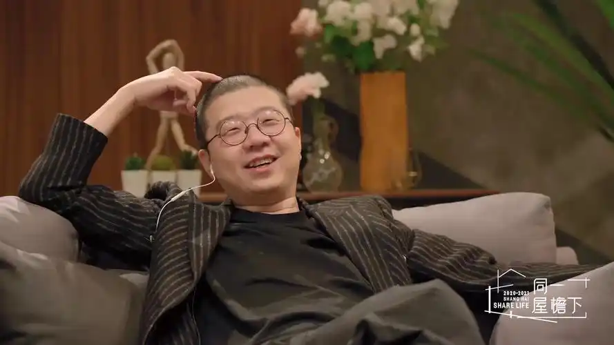 同一屋檐下反套路##陈柳明告白节目组摄影小哥