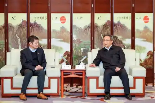 王昊首先代表宿迁市委,市人大,市政府,市政协和全市人民向报告团致以