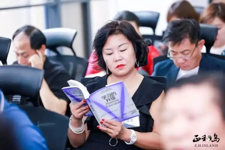 "深耕教育行业二十余年的栗浩洋坚定说道.