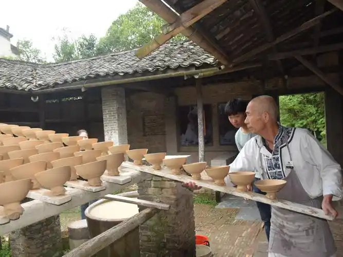 景德镇传统制瓷技艺传承人:李咸凌