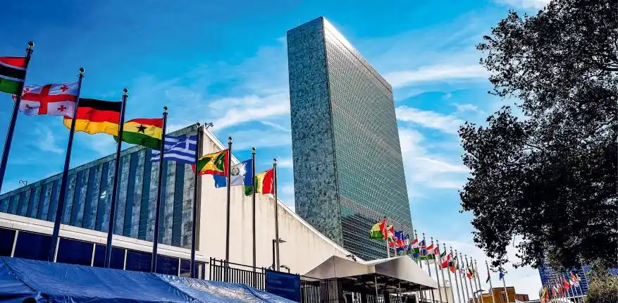 中国与联合国为和平发展与和谐合作风雨同舟