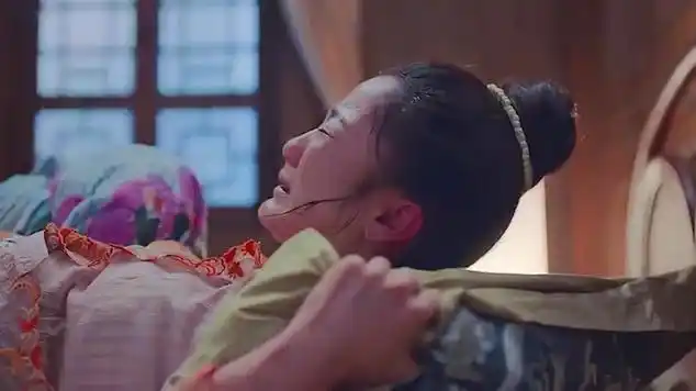 十八岁女孩一个人在家生孩子母爱是多么伟大的存在