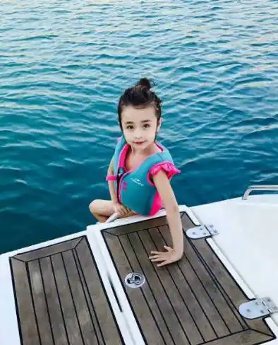 惊为天人!《小手牵小狗》中德混血苏菲实力圈粉