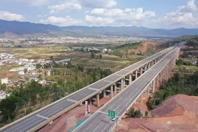 云南这条高速公路将分段通车_南涧_巍山_大南