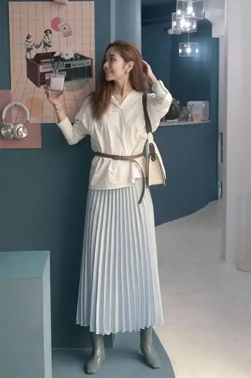 穿百褶裙在夏天搭什么上衣鞋子先掌握这几点温柔显气质