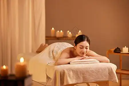 女性养生spa背部展示图片素材