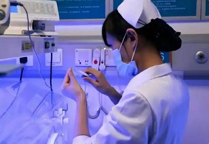 上海女护士为未婚夫过生日,吹灭蜡烛后,转而向他注射大量胰岛素