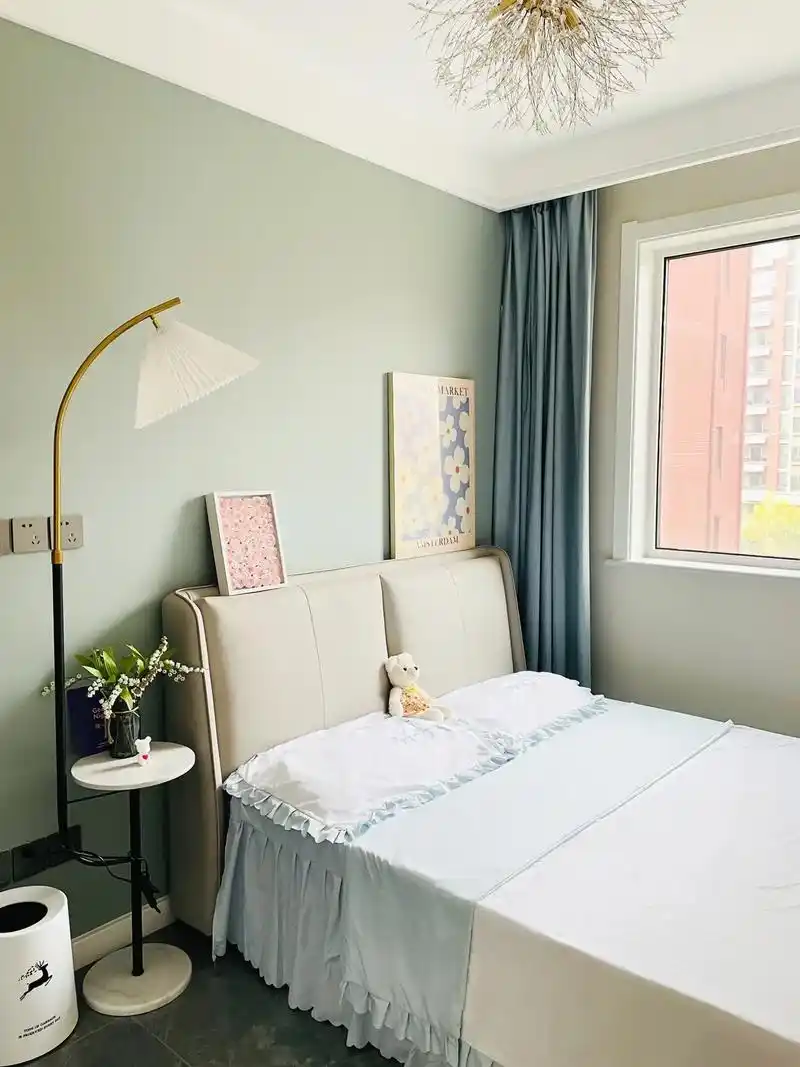 自然光下的乳胶漆颜色   大家可以参考一下  小卧室伦敦雾  - 抖音