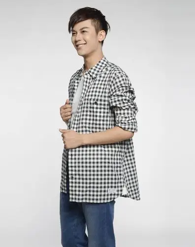 男子黑白格子长袖衬衫