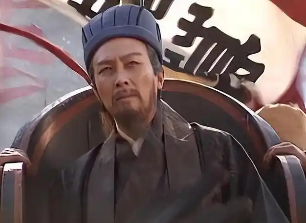 随着《三国演义》的不断翻拍,唐国强版的诸葛亮被推上了神坛,因为没有