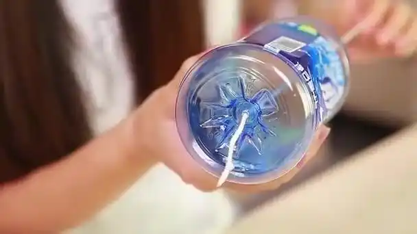 美女教你自制撸管神器如何用饮料瓶自制飞机杯