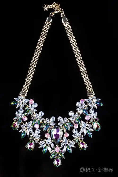 黑色支架豪华项链