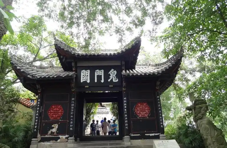 人间的"阴曹地府",白天游客爆满,晚上阴森恐怖无人敢去