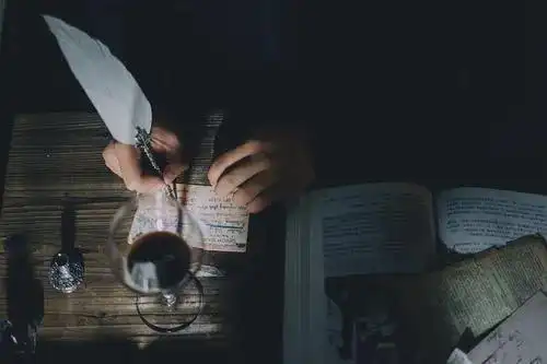 从普通写作者到作家并不遥远只需要认真把这八堂写作课熟记于心