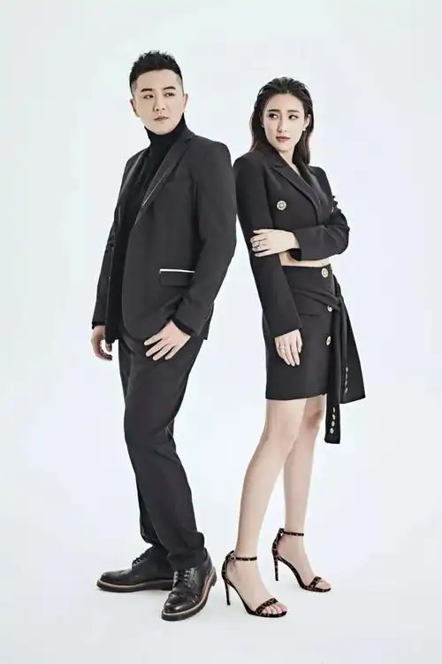 被粉丝亲切称呼婷姐,迪哥的演员刘玉婷和张迪,是如何在演员和主播这两